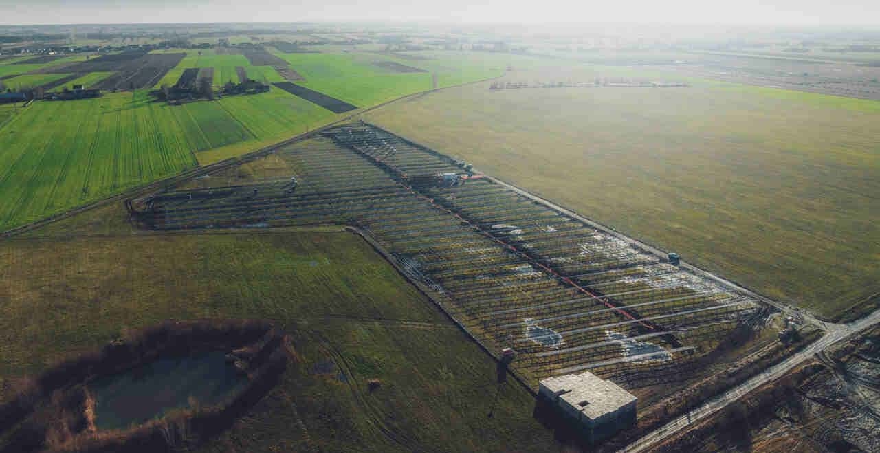 Inwestowanie w magazyny energii na własnym gruncie.